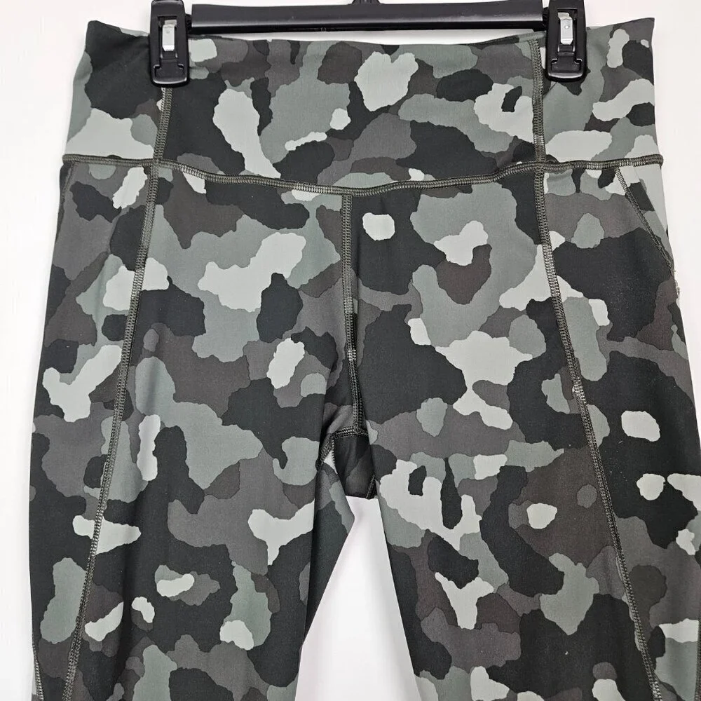 ATHLETA Lightning Camo 7/8 Tight Legging Olive Green L 487500-02